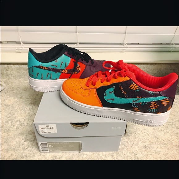 Nike’s - Picture 2 of 4